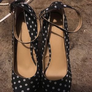 Black & White polka dot Wedges